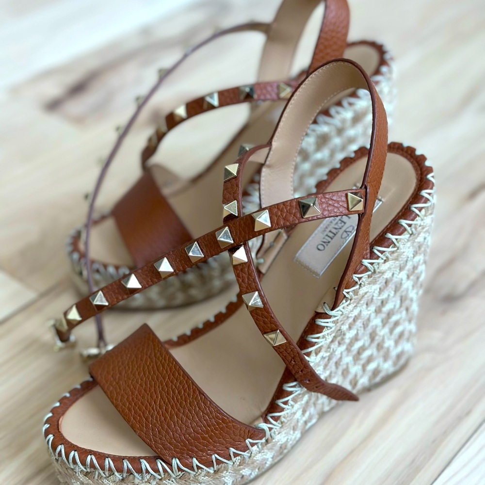 Gorgeous, barely worn Valentino wedges.